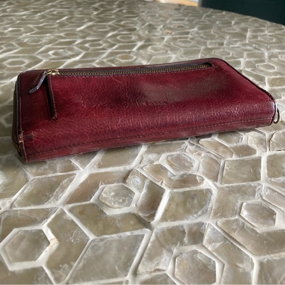 Fossil Aztec leather accordion zip around wallet in burgundy - Picture 6 of 11